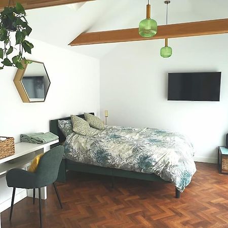Stylish Apartment In Horsham With Parking And Own Entrance מראה חיצוני תמונה