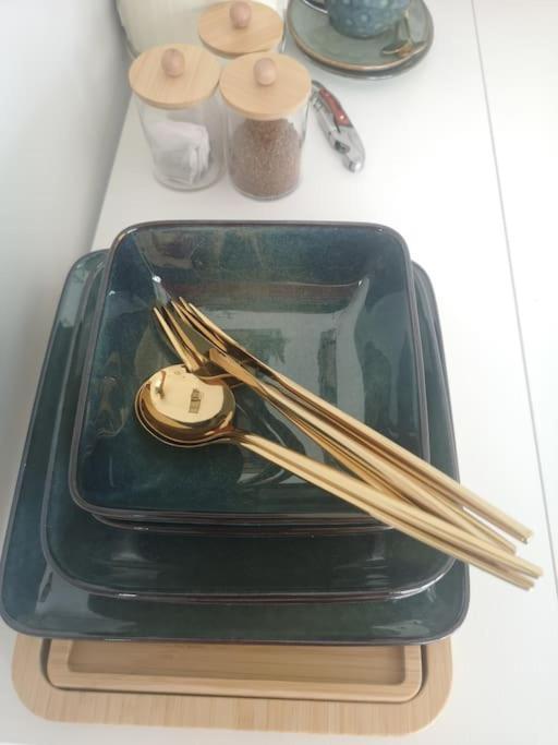 Stylish Apartment In Horsham With Parking And Own Entrance מראה חיצוני תמונה