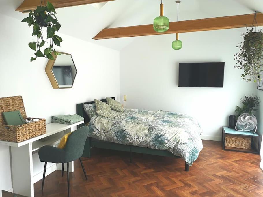 Stylish Apartment In Horsham With Parking And Own Entrance מראה חיצוני תמונה